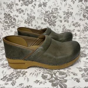 DANSKO Professional Distressed Clogs SZ 40